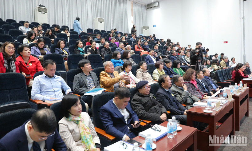 Đông đảo các đại biểu, nhà khoa học đã đến dự Hội nghị-hội thảo. (Ảnh: KHIẾU MINH)