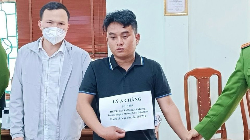 Đối tượng Lý A Cháng tại cơ quan điều tra.