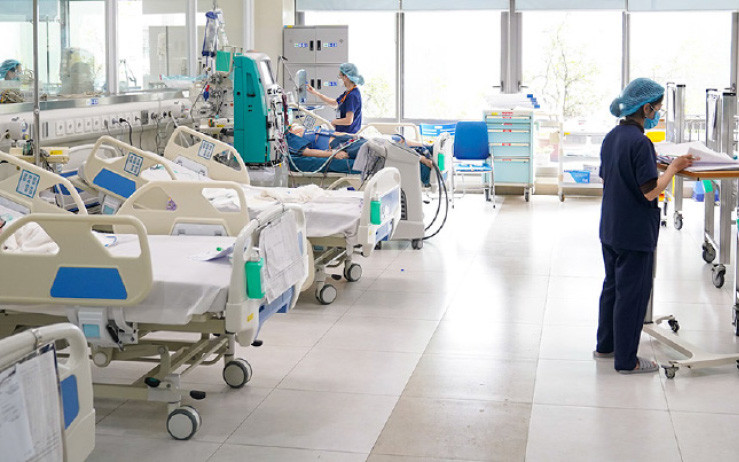 Trẻ em mắc các bệnh về hô hấp điều trị tại Bệnh viện Nhi Trung ương. 