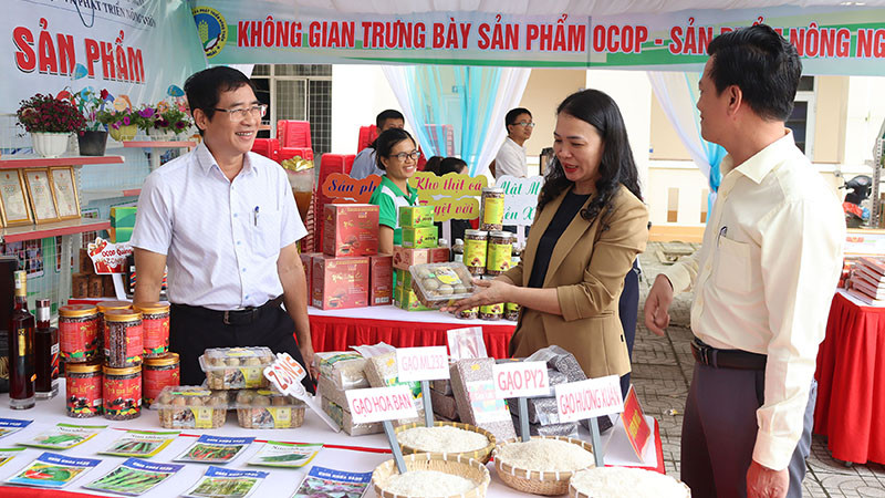 Một gian trưng bày sản phẩm OCOP của tỉnh Quảng Ngãi.