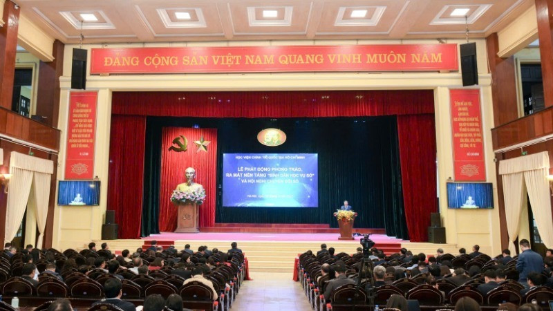Toàn cảnh Lễ phát động phong trào “Bình dân học vụ số” và Hội nghị về chuyển đổi số tại Học viện Chính trị quốc gia Hồ Chí Minh. 