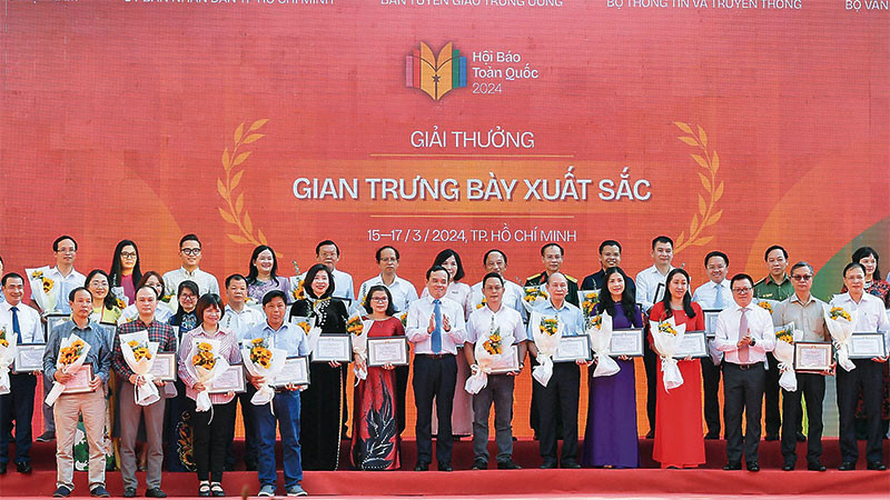 Lễ trao giải Gian trưng bày xuất sắc tại Hội Báo toàn quốc 2024. (Ảnh: THÀNH ĐẠT)
