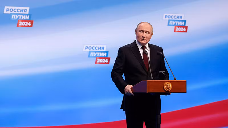 Tổng thống Nga V.Putin phát biểu tại trụ sở chiến dịch tranh cử.