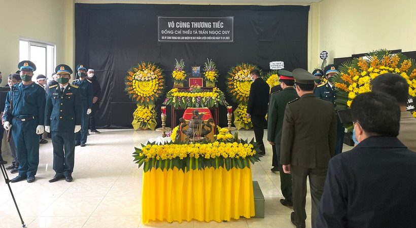 Lãnh đạo Tỉnh ủy, Hội đồng nhân dân, Ủy ban nhân dân, Mặt trận Tổ quốc Việt Nam tỉnh Yên Bái đến viếng.