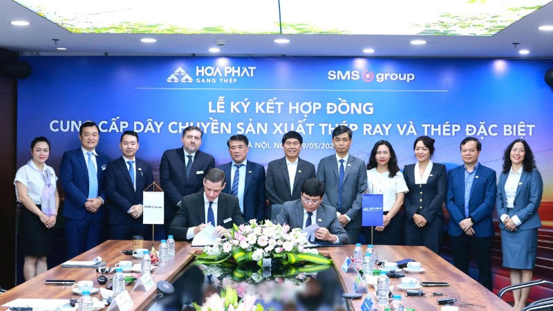 Lãnh đạo Tập đoàn Hòa Phát và Tập đoàn SMS group (Đức) ký hợp đồng cung cấp công nghệ và dây chuyền sản xuất thép ray.