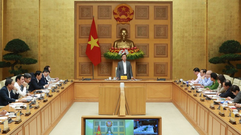 Phó Thủ tướng Trần Hồng Hà chủ trì cuộc họp về các giải pháp xử lý ô nhiễm không khí tại các địa phương. (Ảnh: TTXVN)