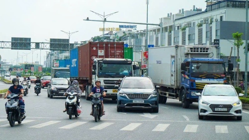 Một nút giao thông được giám sát bằng camera.