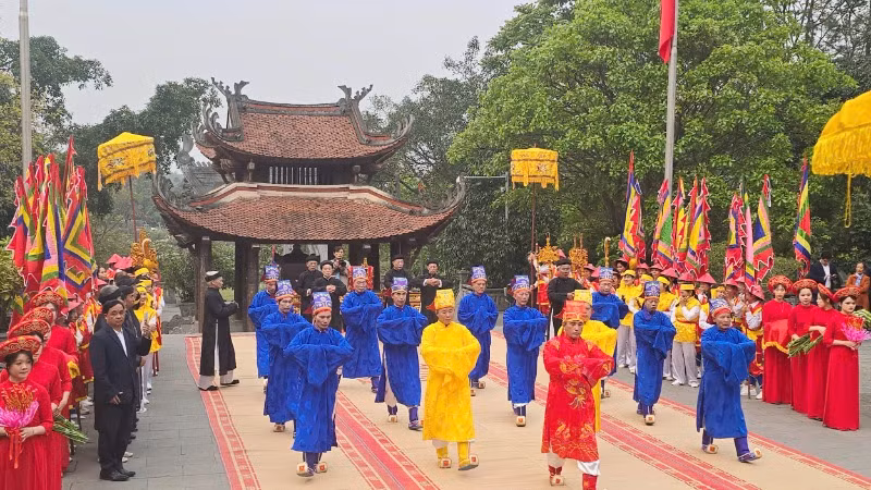 Thực hiện nghi thức Tế lễ truyền thống tại lễ giỗ Đức Quốc Tổ Lạc Long Quân.