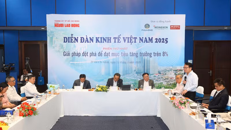 Quang cảnh diễn đàn.