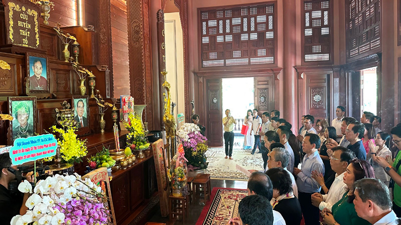 Các doanh nghiệp, doanh nhân Thành phố Hồ Chí Minh dâng hương tưởng niệm cố Thủ tướng Phan Văn Khải