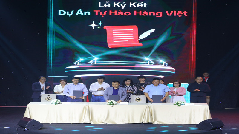 Đại diện Báo Nhân Dân, Truyền hình Quốc hội và TikTok Việt Nam ký kết biên bản ghi nhớ hợp tác