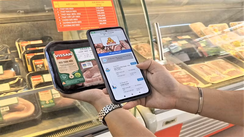 Người tiêu dùng có thể sử dụng ứng dụng TE-FOOD để quét mã QR trên sản phẩm.