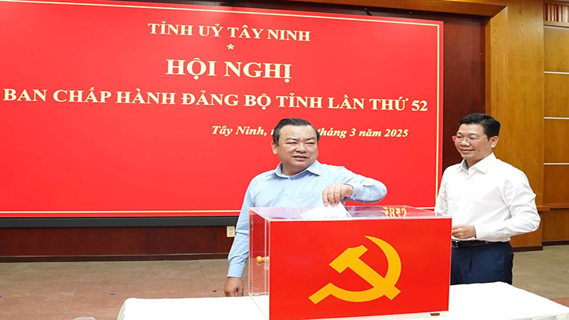 Các đại biểu bầu chức danh Bí thư Tỉnh ủy.