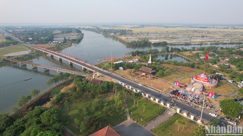 Khu Di tích quốc gia đặc biệt Đôi bờ Hiền Lương-Bến Hải.