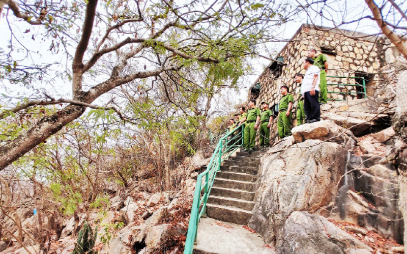 Kiểm tra phòng chống cháy rừng mùa khô.
