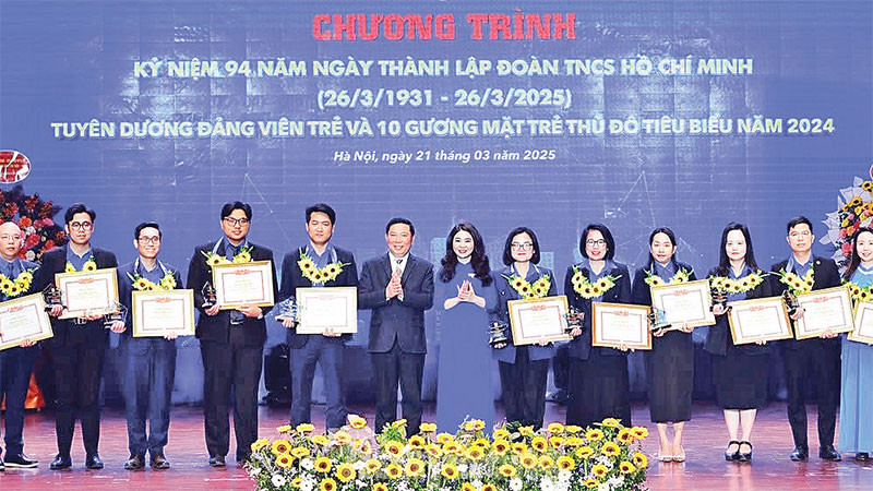 Lễ tuyên dương đảng viên trẻ và gương mặt trẻ Thủ đô tiêu biểu năm 2024.