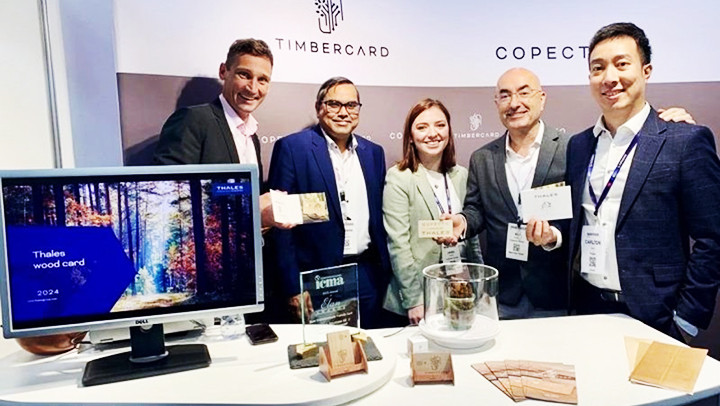 Thẻ gỗ không chứa nhựa được nhiều ngân hàng sử dụng. Ảnh: COPECTO