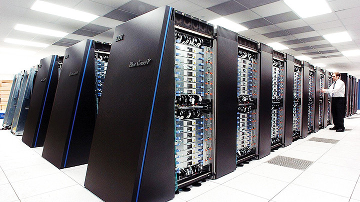 Hệ thống siêu máy tính của IBM. Ảnh: CNN