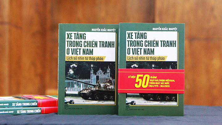 Sách về tăng thiết giáp anh hùng