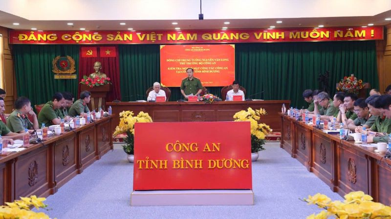Toàn cảnh buổi làm việc. 