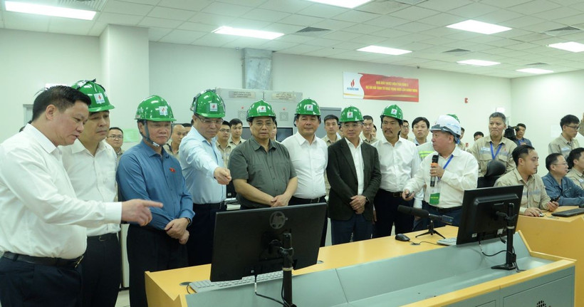 Thủ tướng Phạm Minh Chính thăm Phòng điều khiển trung tâm Nhà máy Nhiệt điện Thái Bình 2.