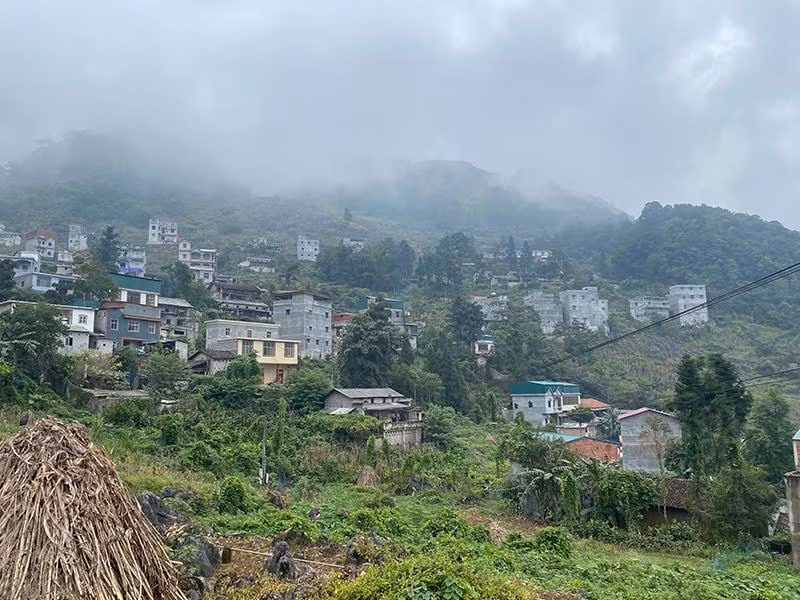 Những ngôi nhà được xây dựng kiên cố, khang trang tại xã Phú Lũng, huyện Yên Minh (Hà Giang).