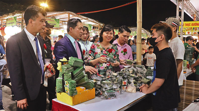 Các sản phẩm OCOP bày bán tại một hội chợ quảng bá, xúc tiến thương mại của tỉnh Bắc Ninh.