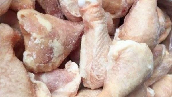 Thuế suất thuế nhập khẩu mặt hàng đùi gà đông lạnh giảm từ 20% xuống 15% từ ngày 31/3. (Ảnh minh họa)