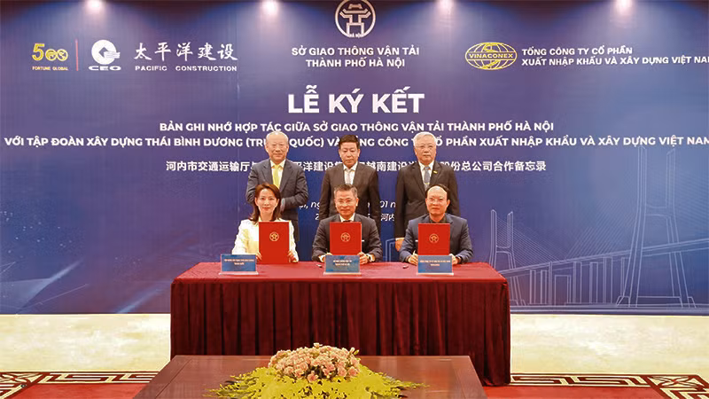 Lễ ký kết ghi nhớ hợp tác nghiên cứu đầu tư xây dựng một số dự án trọng điểm trên địa bàn thành phố Hà Nội.