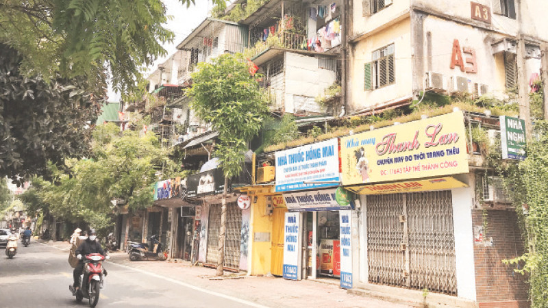 Chung cư cũ tại phường Thành Công (quận Ba Đình) bị xuống cấp, cần cải tạo, xây dựng lại.