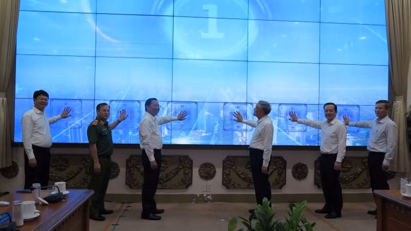 Lãnh đạo trung ương và Thành phố Hồ Chí Minh ra mắt Ứng dụng Công dân số tại Thành phố Hồ Chí Minh.