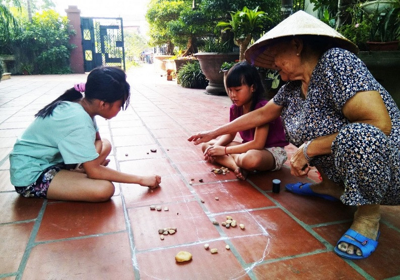 Tay thơm những hạt ô ăn quan