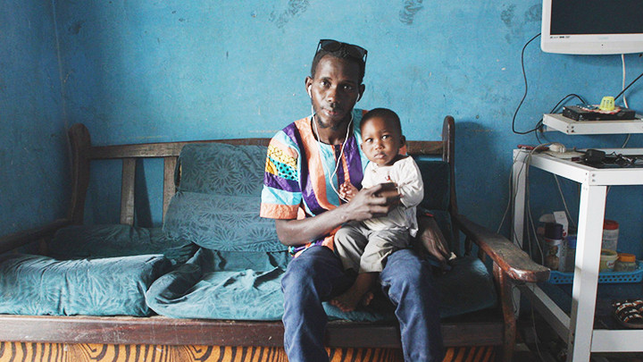 Amadou Jobe đã tìm được một công việc tại Gambia sau hành trình thất bại tới châu Âu. Ảnh: UNITEDNATION