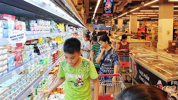 Mức tiêu dùng hộ gia đình đạt tăng trưởng cao, ở mức khoảng 5%/năm. Ảnh: NGUYỆT ANH