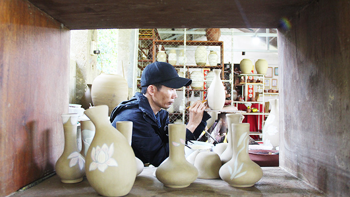 Làng gốm bên dòng Ô Lâu