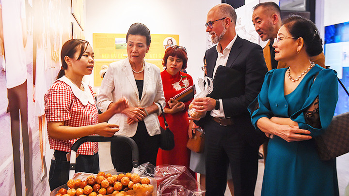 Khai mạc Triển lãm “Nơi tôi đến”.