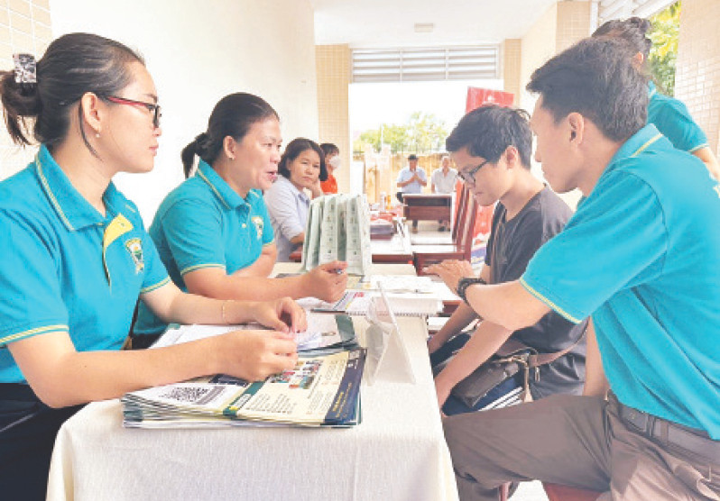 Tư vấn việc làm cho người lao động tại Trung tâm giới thiệu Dịch vụ việc làm tỉnh Bà Rịa-Vũng Tàu.