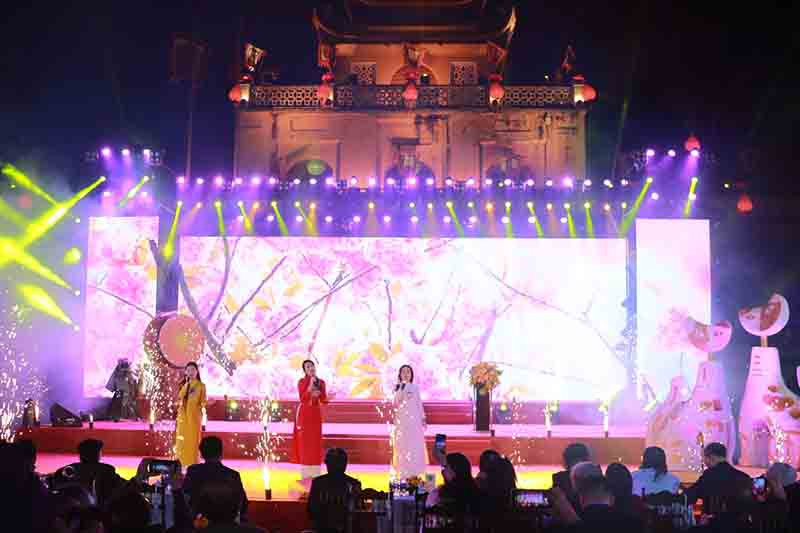 Một tiết mục biểu diễn trong Ngày thơ Việt Nam lần thứ 21. (Ảnh THANH TÙNG)