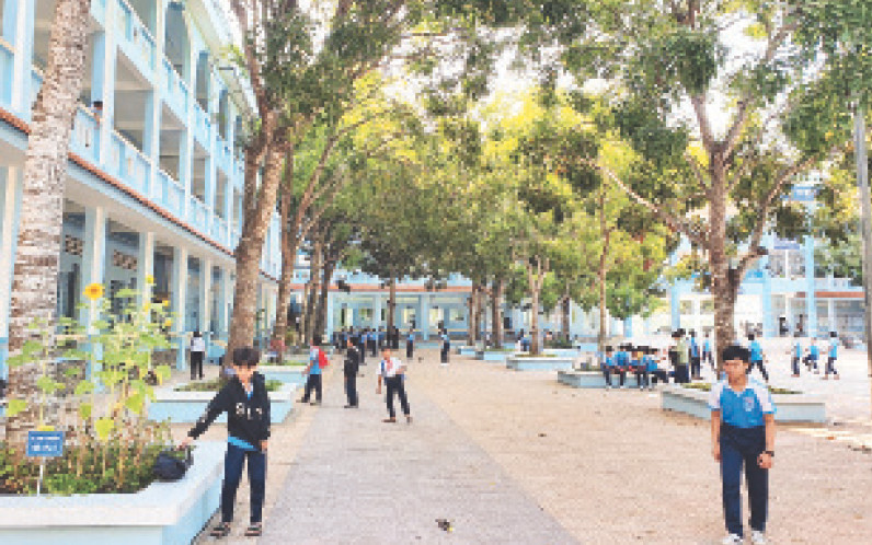 Trường trung học cơ sở Thới Long, quận Ô Môn, thành phố Cần Thơ đạt chuẩn quốc gia với môi trường học tập xanh, sạch, đẹp.