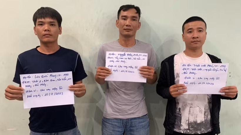 Ba đối tượng cho vay nặng lãi bị tạm giữ.