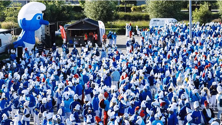 Kỷ lục số người hóa trang thành Xì Trum