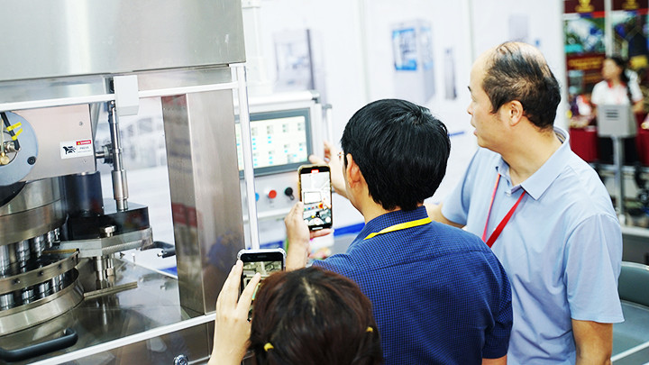 Các doanh nghiệp chú trọng đầu tư phát triển khoa học công nghệ, đổi mới sáng tạo và chuyển đổi số. Ảnh: NAM HẢI 
