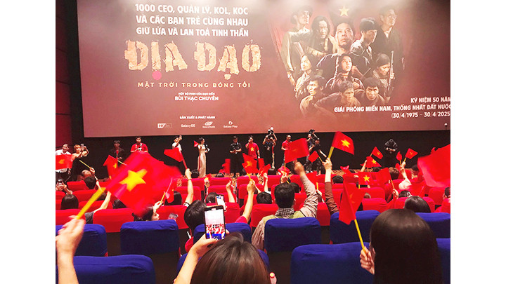 Văn nghệ sĩ kỳ vọng nhận được hỗ trợ nhiều hơn từ các doanh nghiệp cho các hoạt động sáng tạo, quảng bá văn hóa, văn nghệ như trường hợp phim “Địa đạo - Mặt trời trong bóng tối” vừa qua. Ảnh: QUANG HƯNG