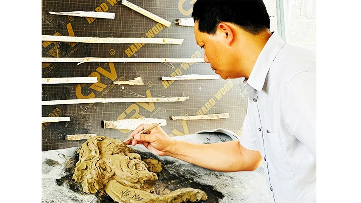 Ở lại để trả ơn làng đá