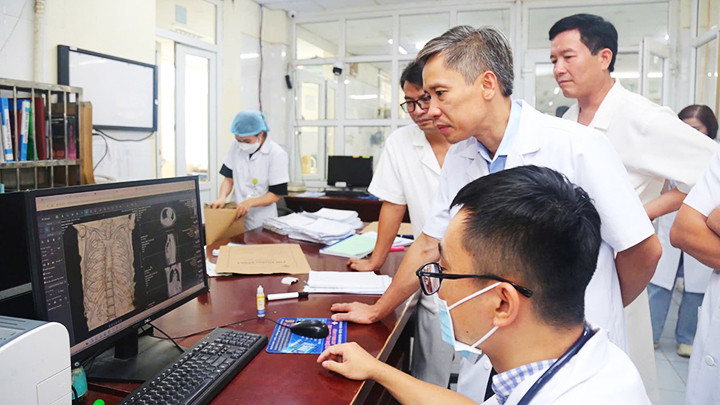 Bệnh viện Hữu nghị Việt Đức hỗ trợ từ xa cho y tế tuyến dưới.