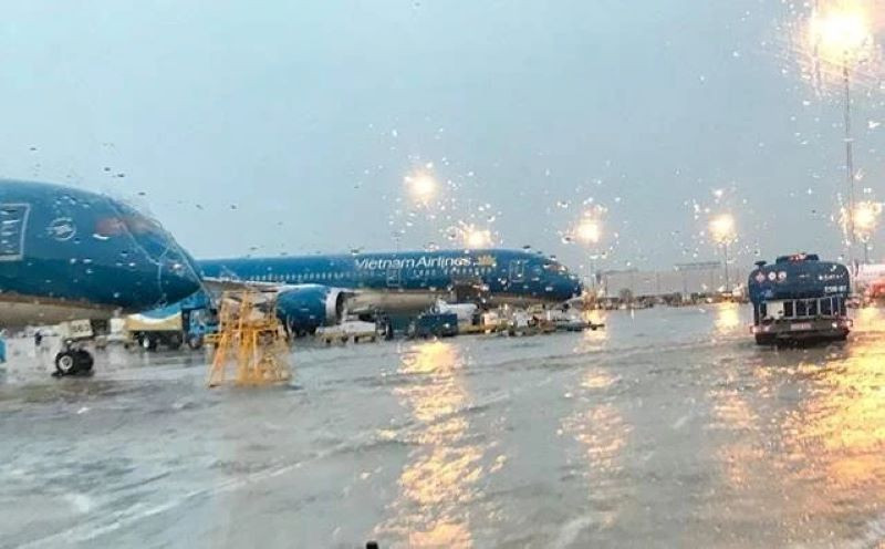 Cục Hàng không Việt Nam yêu cầu dừng tiếp nhận máy bay tại 3 sân bay Nội Bài, Vân Đồn và Cát Bi trong một số khung giờ ngày 18/7.