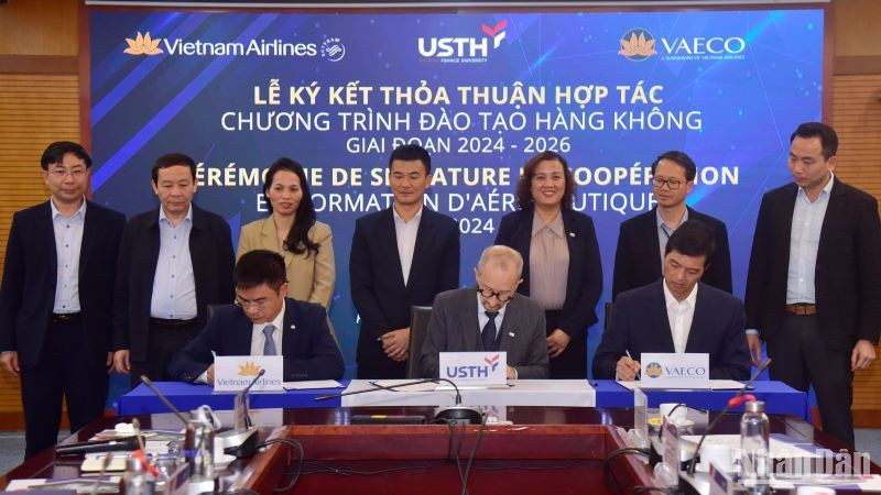 Lãnh đạo Vietnam Airlines, VAECO và USTH ký thỏa thuận hợp tác.