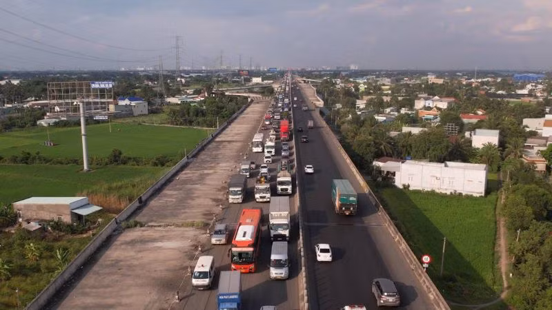 Cao tốc Thành phố Hồ Chí Minh-Trung Lương sau hơn 12 năm khai thác, hiện mỗi ngày có khoảng 52 nghìn lượt xe lưu thông, thường xuyên ùn tắc và hay xảy ra tai nạn giao thông. 