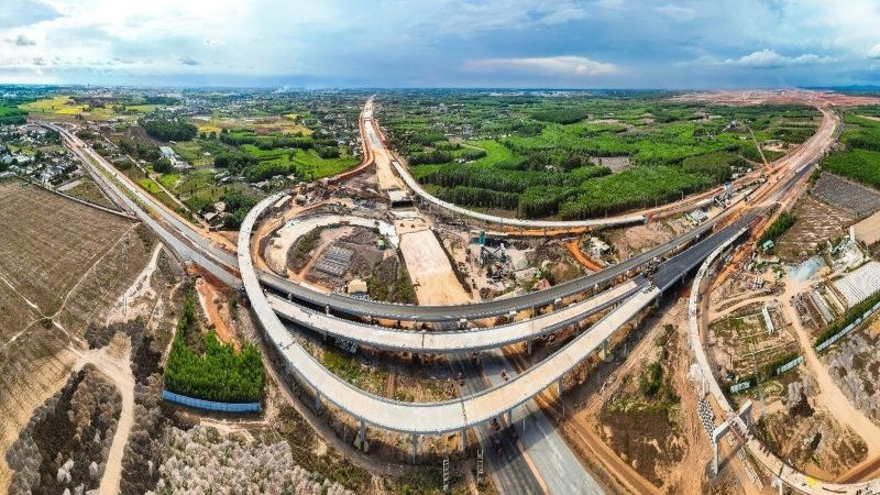 Tập đoàn Đèo Cả đã đề xuất Thủ tướng Chính phủ dự kiến cùng các doanh nghiệp trong nước hợp lực triển khai mở rộng các đoạn tuyến cao tốc bắc-nam phía đông theo phương thức đối tác công-tư (PPP).