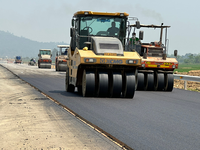 Bộ Giao thông vận tải yêu cầu giám sát chặt nhân sự, thiết bị huy động đến công trường, nhằm bảo đảm tiến độ, chất lượng công trình giao thông.